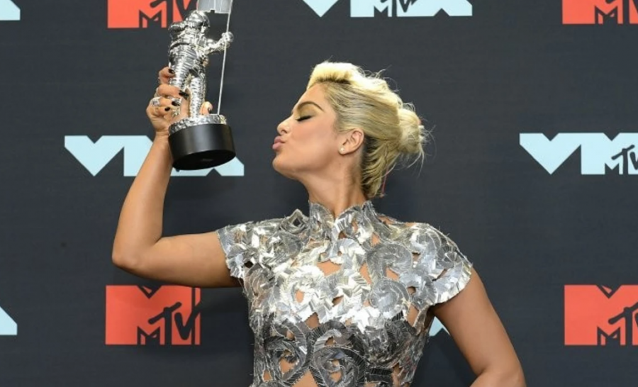 Bebe Rexha sfidon muzikën tradicionale me nominimin e parë si artiste e pavarur në MTV VMA