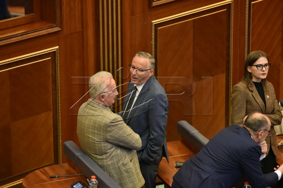 Ngërçi politik në Kosovë mund të zgjasë deri në shtator, vendimet mbeten pezull