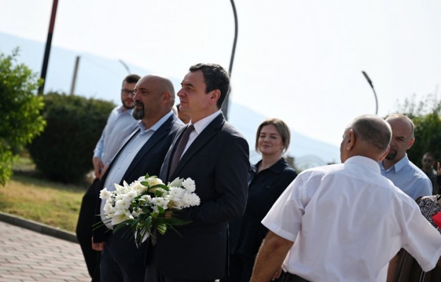 Homazhe dhe mesazh i fortë i Kurtit në Ditën e Dëshmorëve të Hanit të Elezit