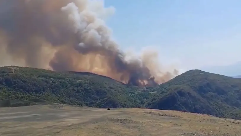 Shqipëria përballet me 34 vatra zjarri, por zonat e banuara mbeten të sigurta