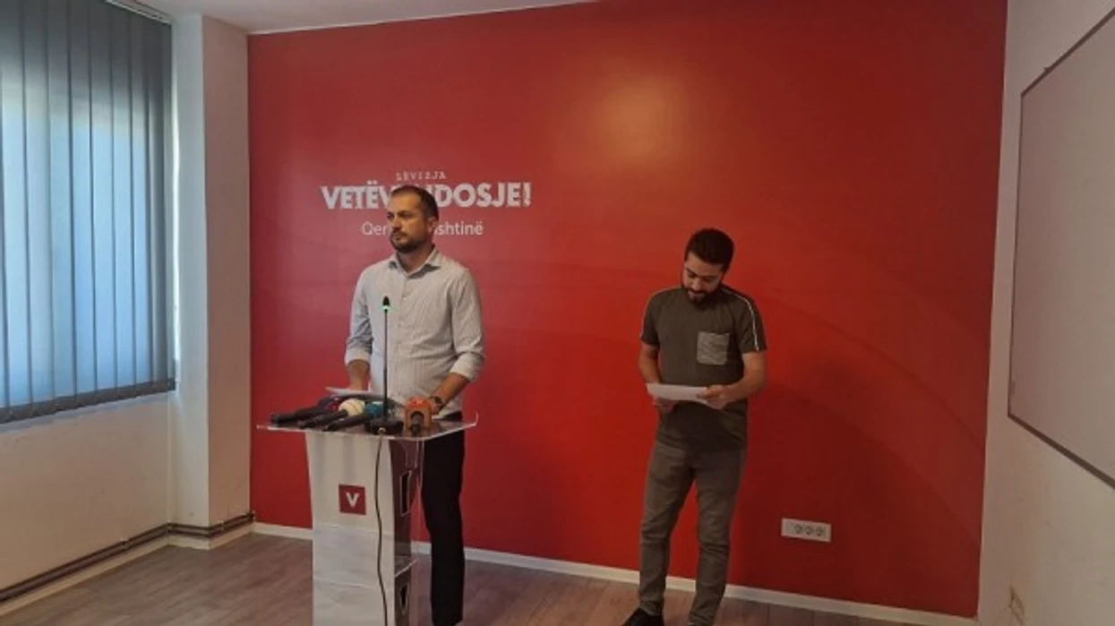 Përplasjet politike rreth krizës në Ndërmarrjen Publike Banesore të Prishtinës