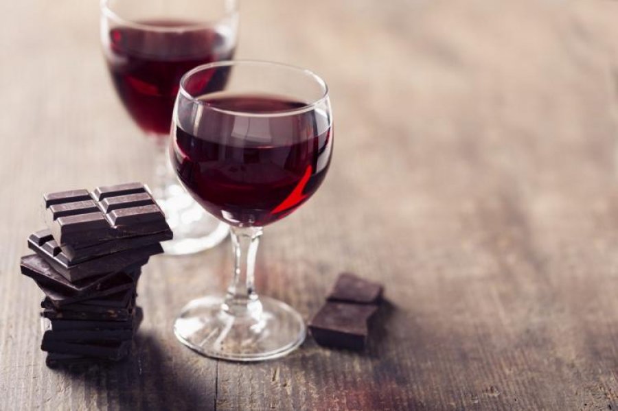 Vera e kuqe dhe çokollata e zezë, aleatë të papritur kundër diabetit te gratë