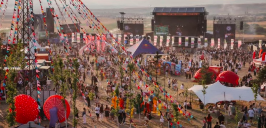 Dua Lipa nuk do të performojë në Sunny Hill Festival 2026.
