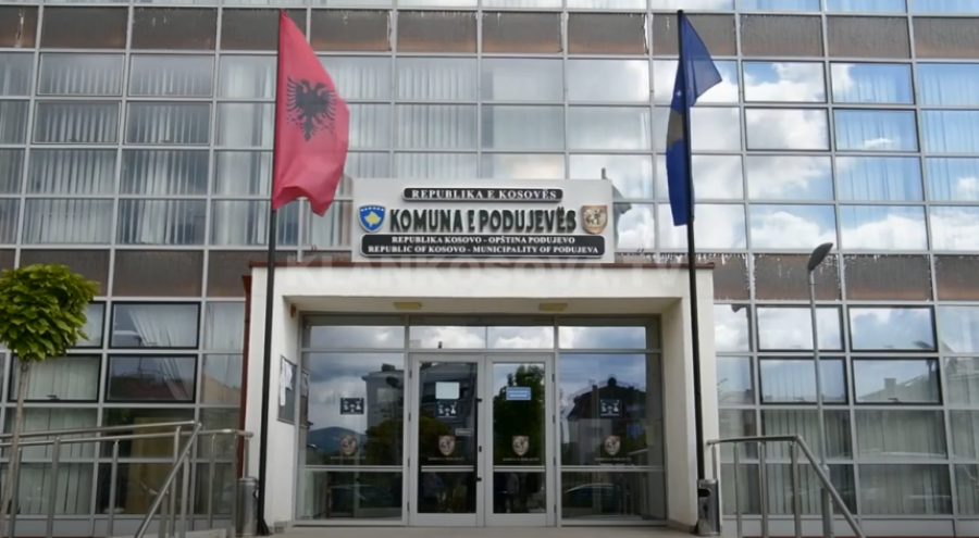 Kryetari i Podujevës, Shpejtim Bulliqi, ka ndarë lokacionet specifike të shkollave ku mund të parkojnë mërgimtarët gjatë qëndrimit në Kosovë.