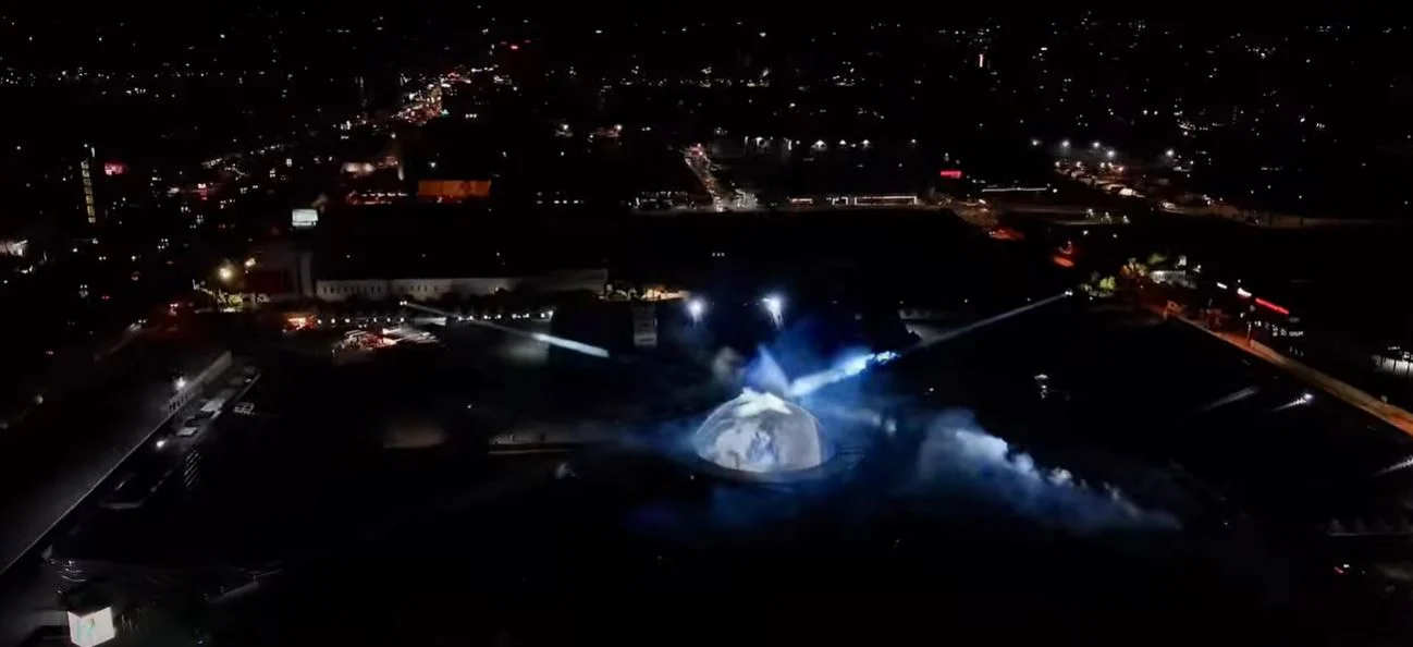 Kanye West ka mbërritur në Tiranë për koncertin që do të mbahet sot në stadiumin e Kasharit.
