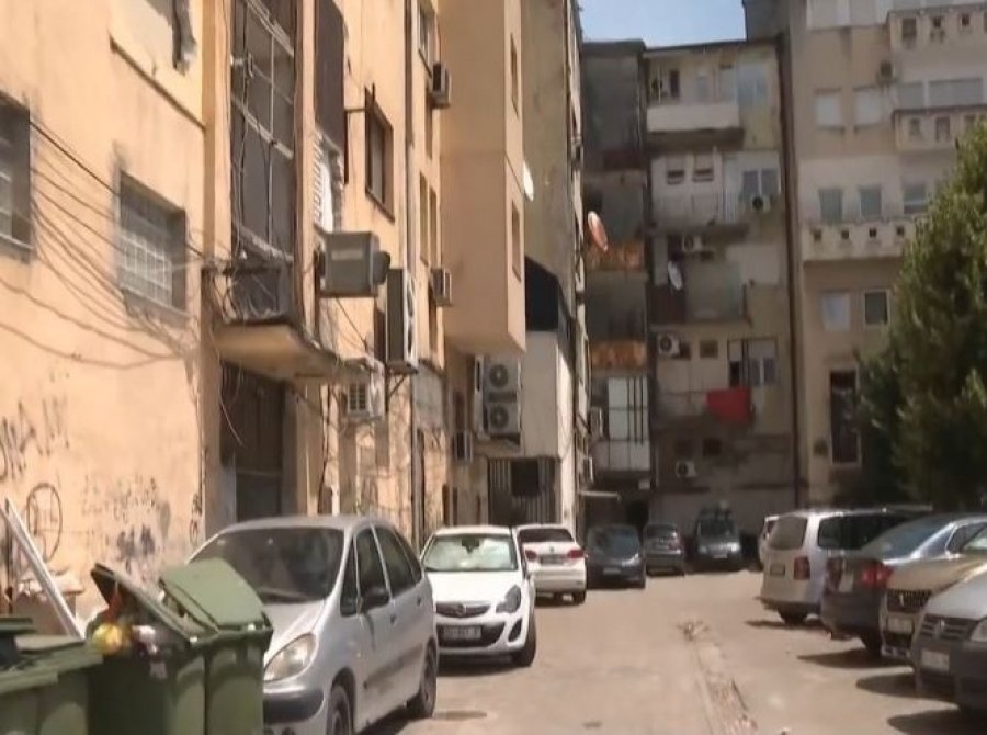Peja përballet me sfidën e ndërtesave të vjetra pa investime për dekada