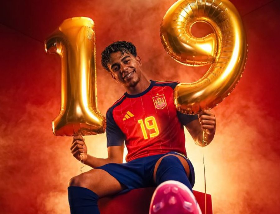 Lamine Yamal feston 19 vjetorin, ylli i ri i Barcelonës dhe Spanjës
