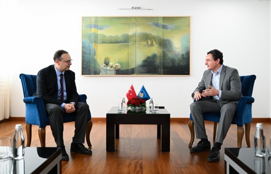 Takimi lamtumirës i Kurtit me ambasadorin turk, theksohet partneriteti i fortë Kosovë-Turqi