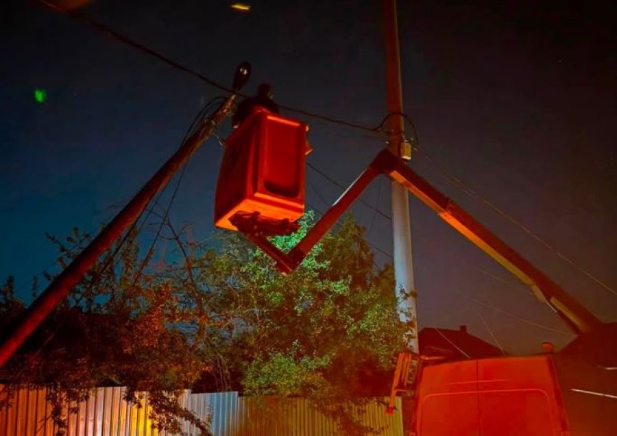 Erërat e fuqishme në Busi shkaktojnë ndërhyrje emergjente për sigurinë e banorëve