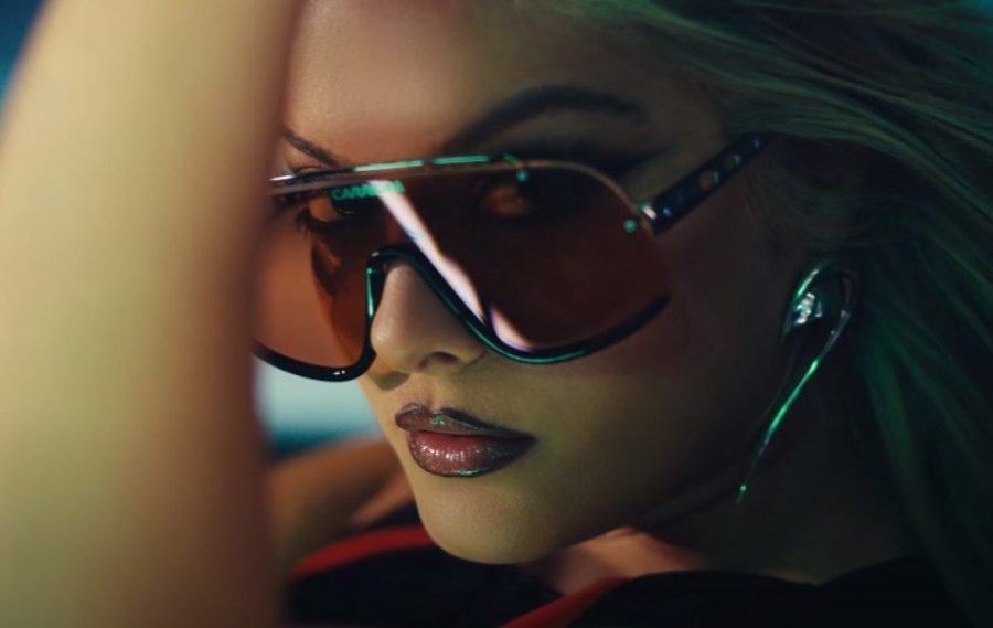 Bebe Rexha rikthehet fuqishëm me hitin veror “Chase It”