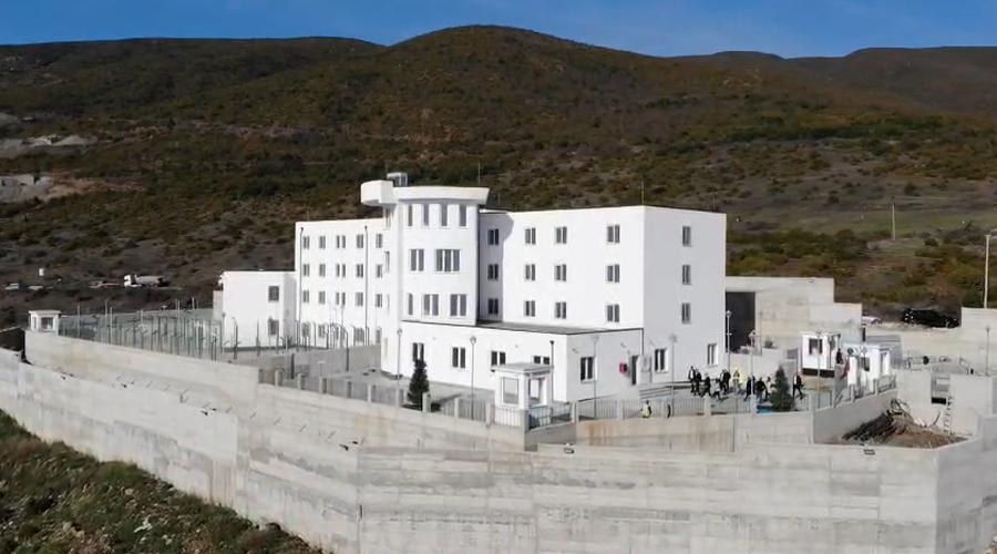 Gruaja shqiptare në burg me foshnjën, sfidat e një dënimi të pazakontë