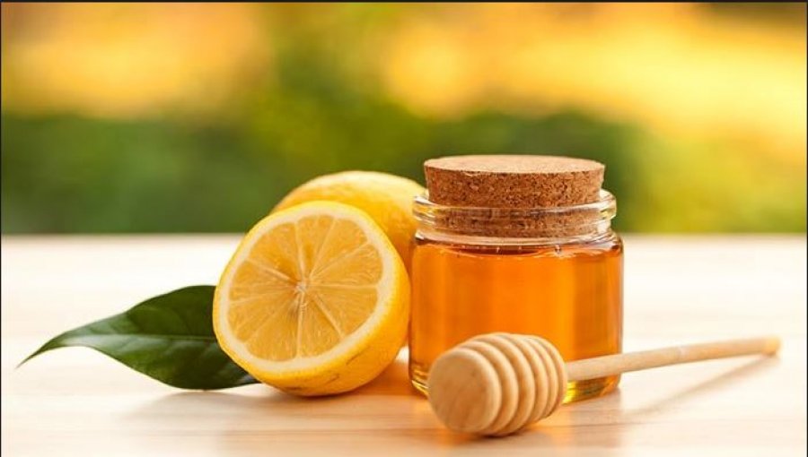 Sekreti natyral për një fytyrë pa njolla me limon dhe mjaltë