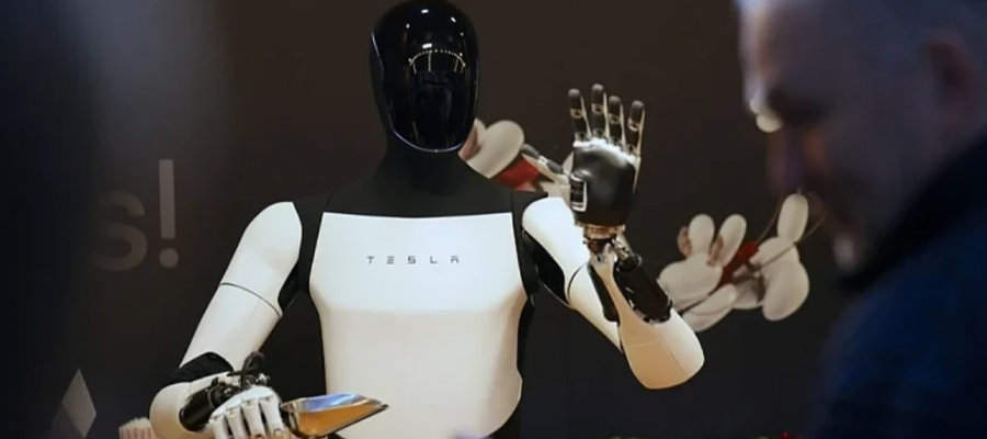 Si do të mësojë robot humanoid i Teslas nga punëtorët në fabrikë?