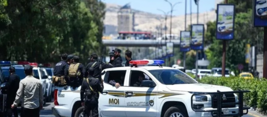 Tragjedia në rrugën Deir al-Zor-Damascus: 35 të vdekur në përplasje autobusi