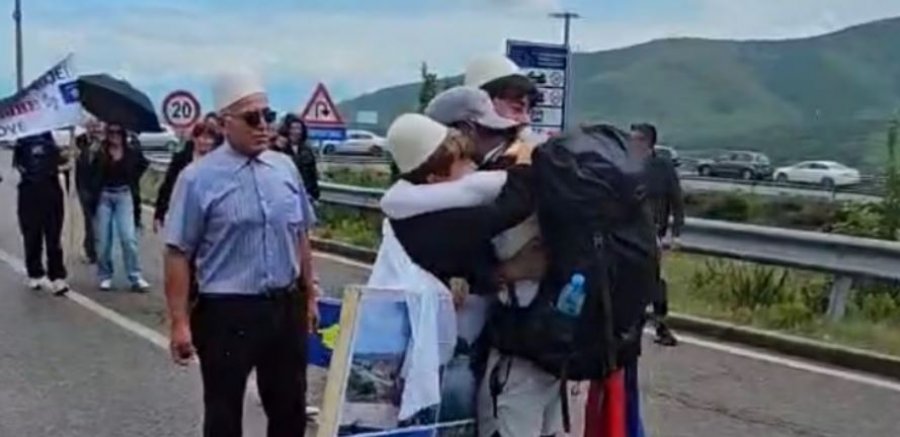 Ahmet Korqa ka mbërritur të enjten në Kosovë pas udhëtimit 60 ditor në këmbë nga Zvicra.