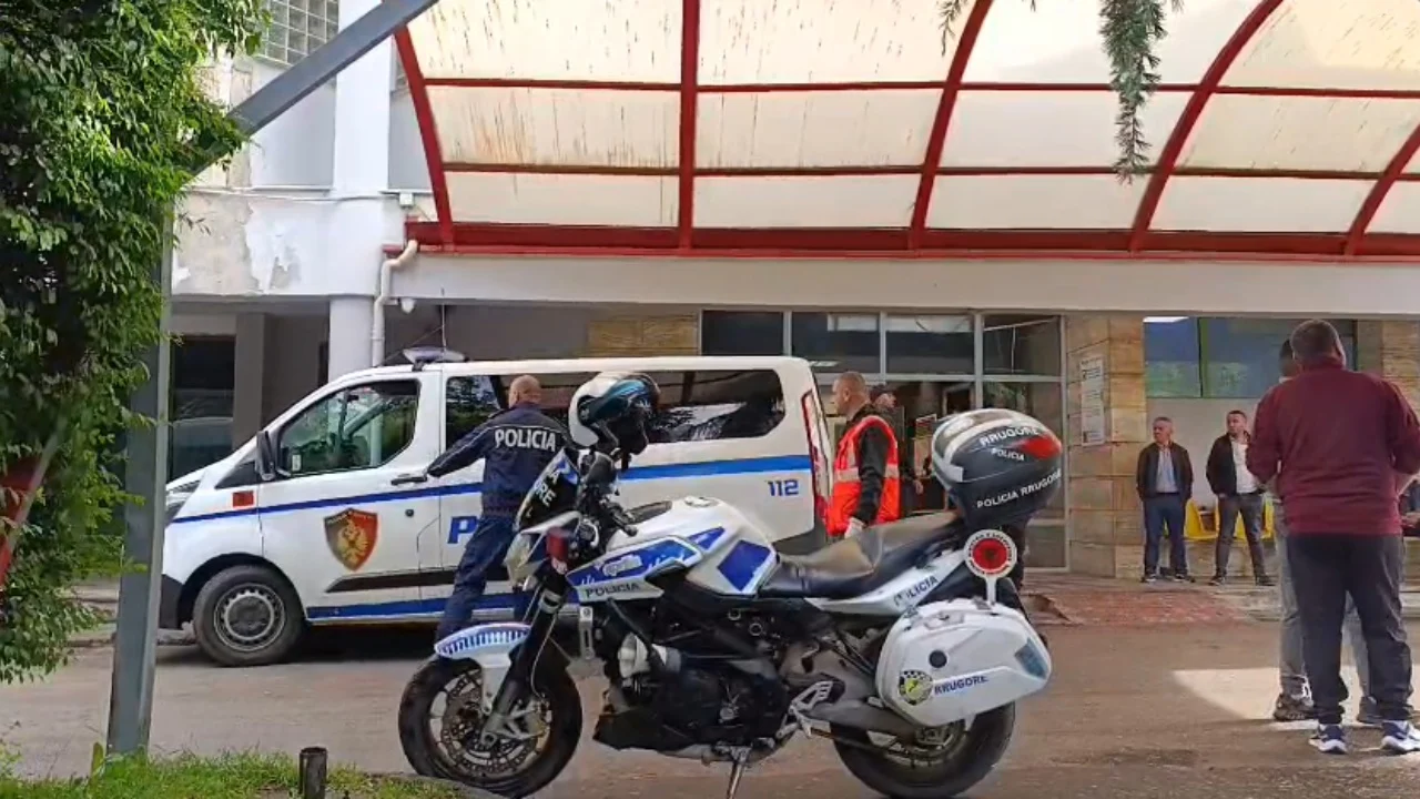 Autori i ngjarjes në Maliq është identifikuar si Violand Bracellari, ish-ushtarak me rrezikshmëri të lartë dhe prej vitesh në kërkim për ngjarje kriminale.