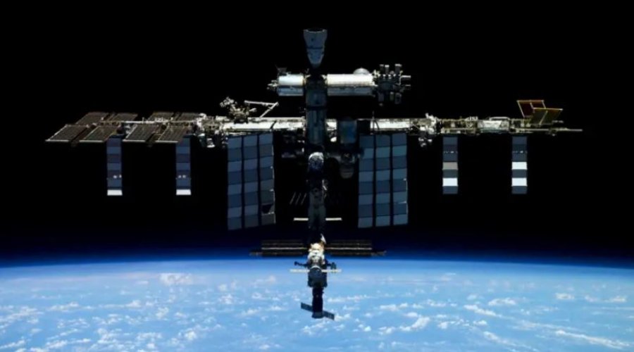 NASA ka vendosur astronautët në Stacionin Ndërkombëtar Hapësinor në një nivel më të lartë gatishmërie gjatë punimeve të riparimit të rrjedhjes së ajrit në segmentin rus.