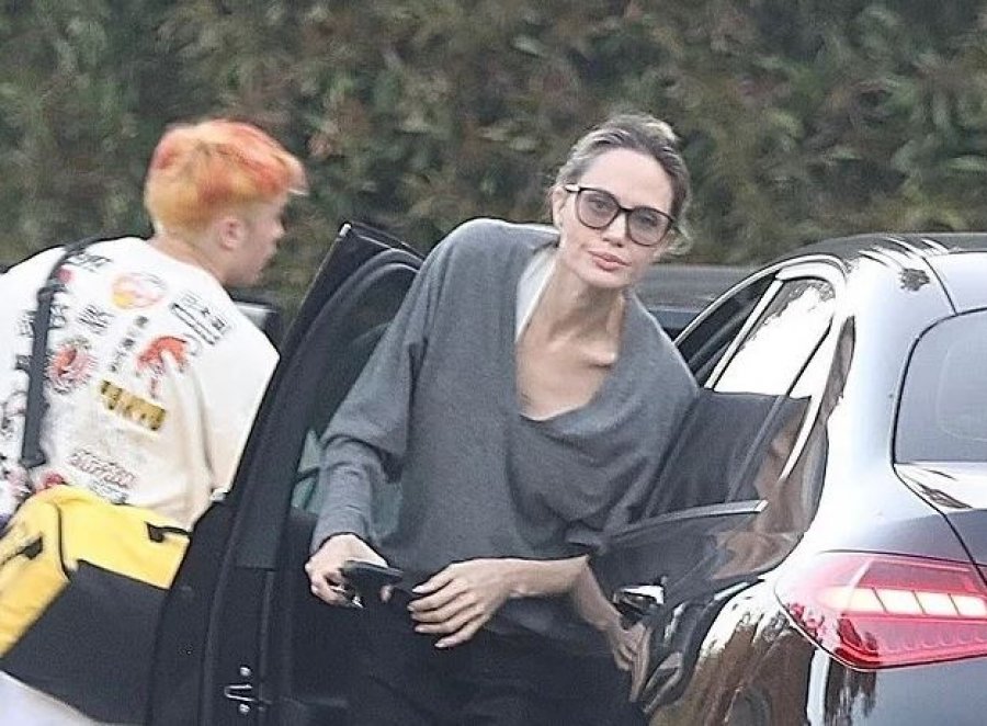 Angelina Jolie feston 51-vjetorin mes largimeve dhe tensioneve familjare