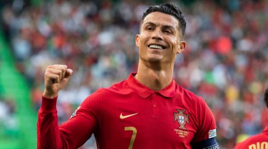 Ronaldo dhe Presidenti i Portugalisë në ceremoninë simbolike para Botërorit