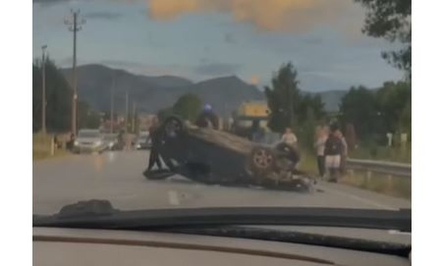 Përmbyset vetura në Korçë, një person i lënduar në aksidentin pranë Çifligut