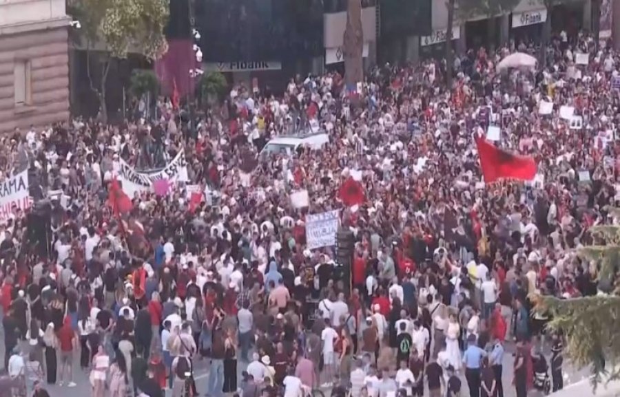 Tirana në protestë të zjarrtë kundër Ramës, jehona ndërkombëtare dhe mbështetje qytetare
