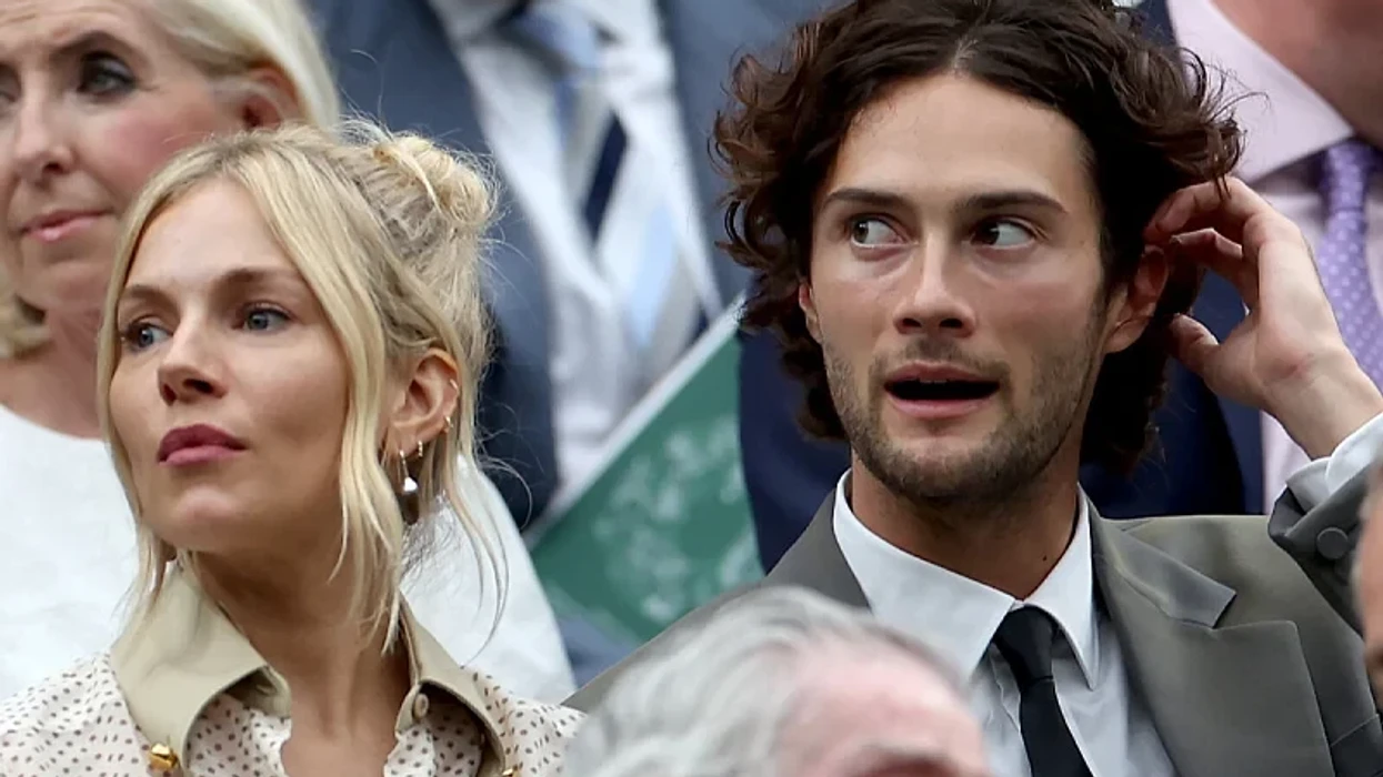 Sienna Miller është fejuar me aktorin 29-vjeçar Ollie Green, vetëm një muaj pas lindjes së fëmijës së tyre të dytë.
