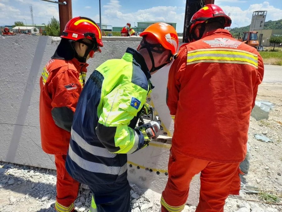 FSK dhe Forcat e Armatosura të Shqipërisë kanë zhvilluar trajnimin e përbashkët “Kërkim-Shpëtim Urban Bazik dhe i Avancuar” në Qendrën Ndërkombëtare Trajnuese të FSK-së.