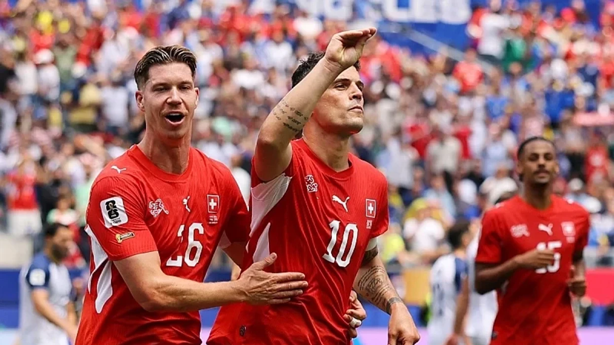 Granit Xhaka përballet me kritikat, por përgjigjet me paraqitje të fortë në fushë