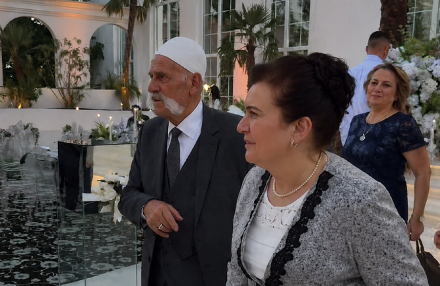 Familjet emblematike të Kosovës bashkohen në dasmën e vajzës së Shkurte Fejzës