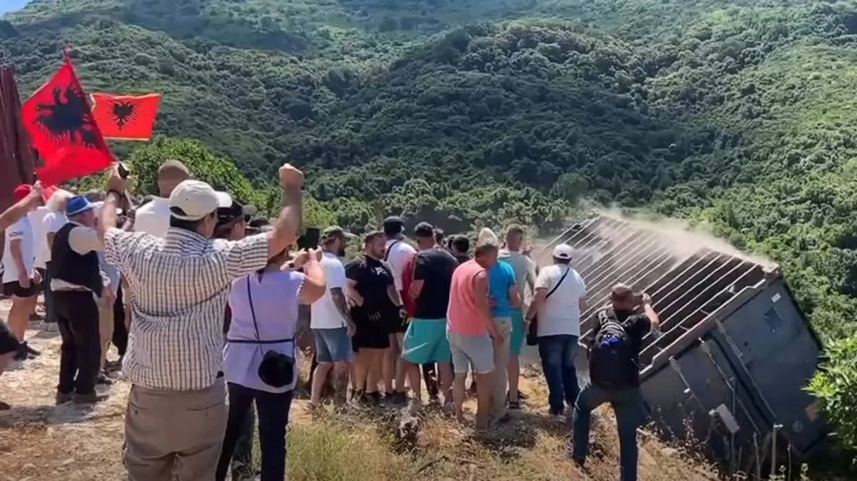 Kakomeja çlirohet pas 22 vitesh, protestuesit rrëzojnë rrethimin e vjetër