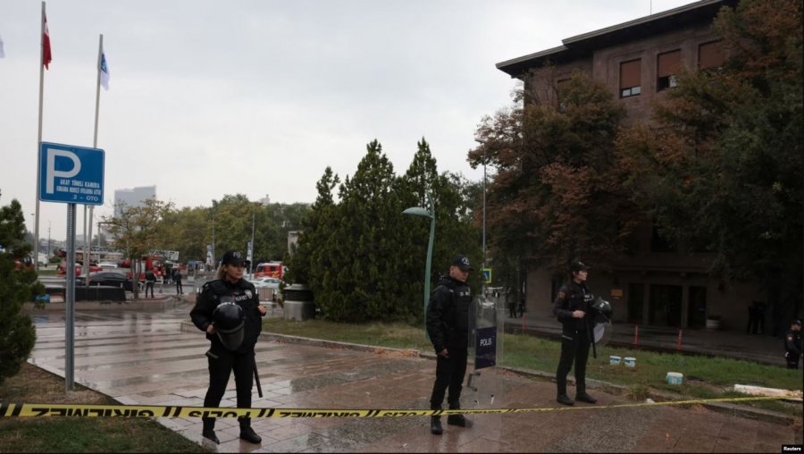 Turqia arreston 209 persona të dyshuar për lidhje me grupe ekstremiste para samitit të NATO-s.