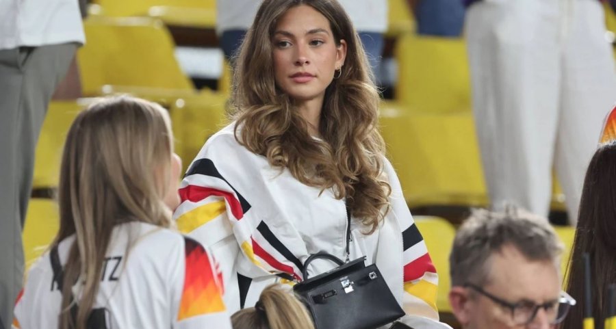 Kush është gruaja misterioze pas yllit të futbollit gjerman?