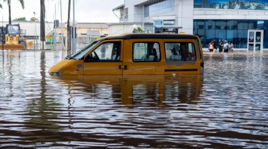 Përmbytjet katastrofike në Accra sjellin humbje dhe alarm për stuhinë e re