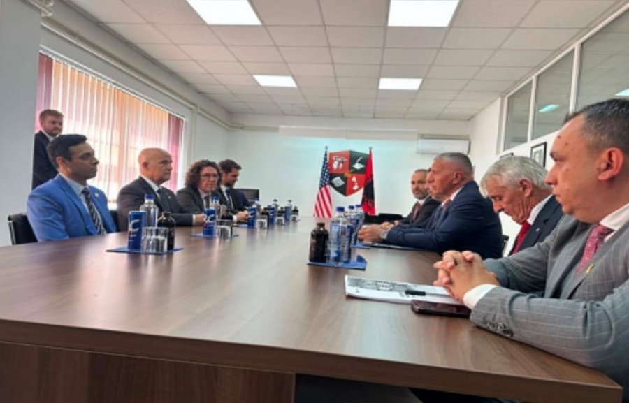 Kongresistët amerikanë takohen me përfaqësuesit politikë shqiptarë në Luginën e Preshevës, duke diskutuar diskriminimin dhe bllokimin e fondeve nga Serbia.