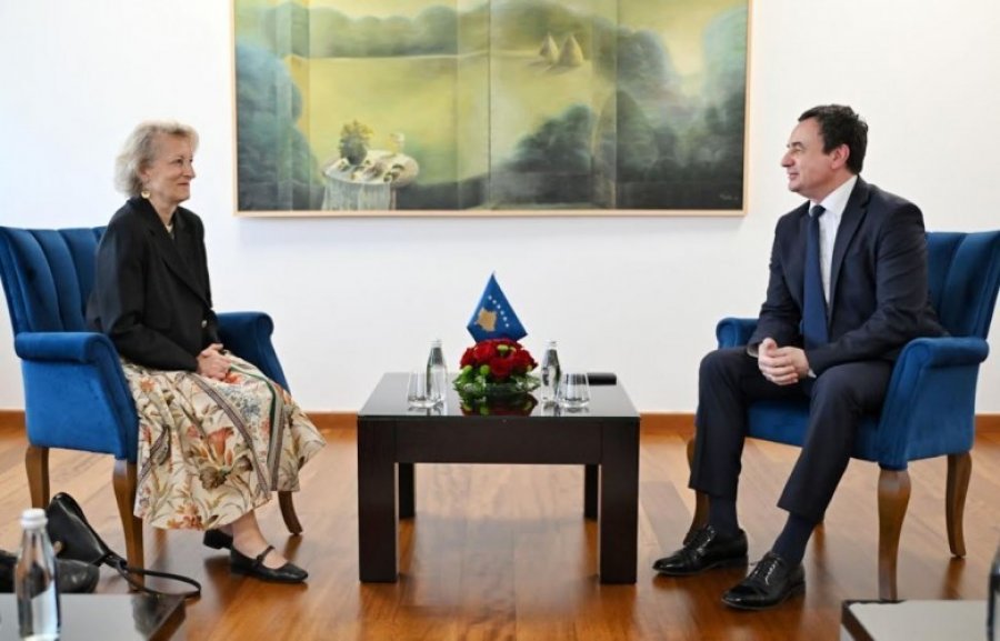 Kurti dhe Qendra Kulturore e Kosovës në Paris: Rritja e bashkëpunimit kulturor dhe akademik