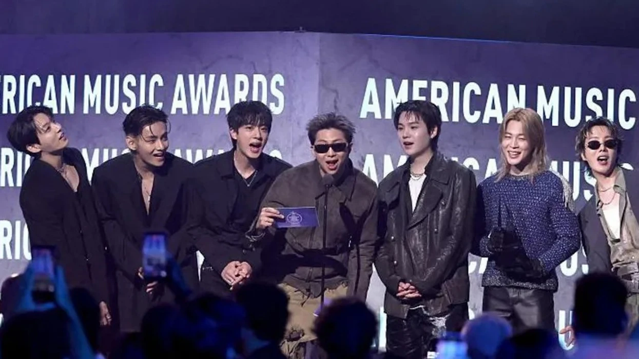 BTS fitoi “Artisti i Vitit” në American Music Awards për të dytin vit radhazi dhe çmimin “Kënga e Verës” me hitin “SWIM”.