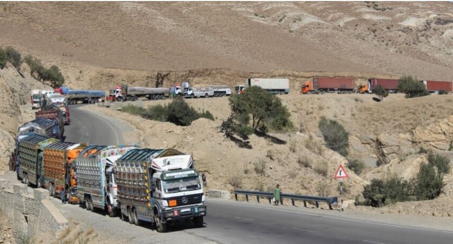 Tragjedia në Afganistan: Kamioni i përmbysur shkakton 18 viktima dhe dhjetëra të plagosur