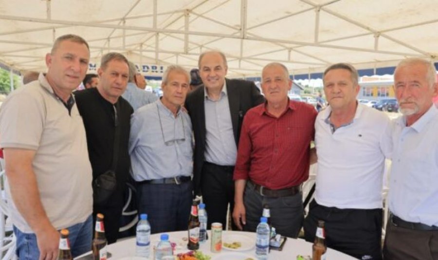Enver Hoxhaj nderon veteranët e UÇK-së në Suharekë