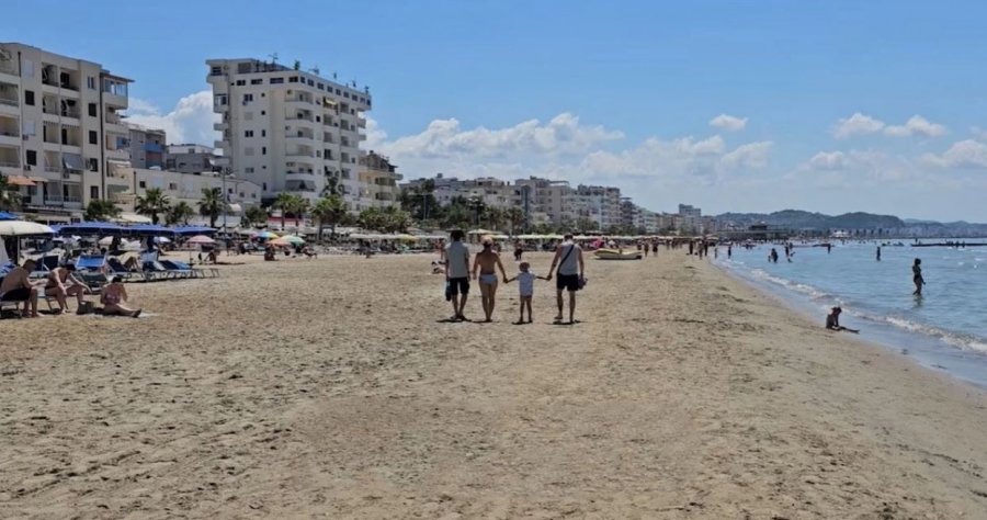 Durrësi mbushet me turistë të huaj, sezoni veror nis me fluks të lartë pushuesish