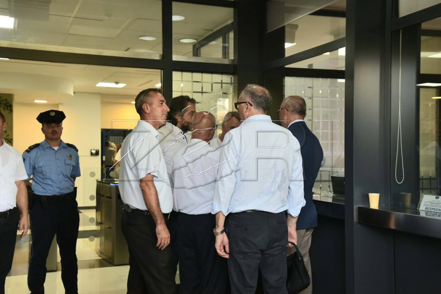 Komunat e Kosovës kërkojnë zgjidhje urgjente nga Qeveria për financat dhe kompetencat