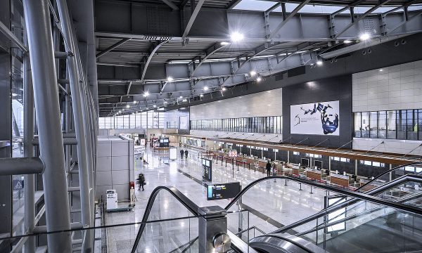 Shtetasja e huaj ndalohet në aeroport me dokument të dyshuar të falsifikuar