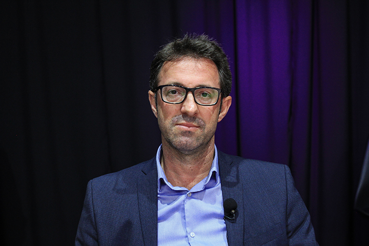 Alban Krasniqi sfidon opozitën në kulmin e krizës politike