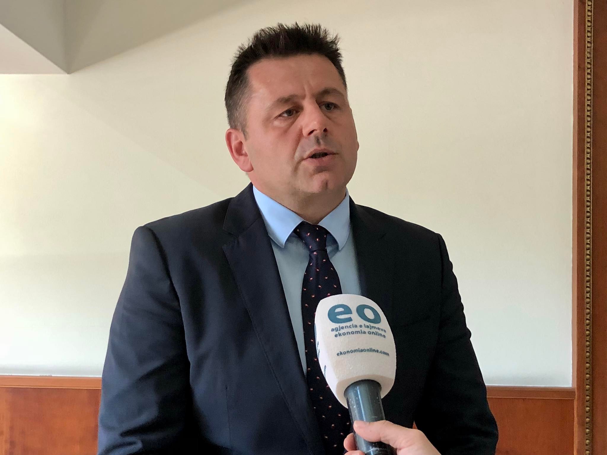Provokimet dhe tensionet në Kuvend gjatë vizitës së mërgimtarëve
