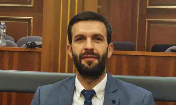 Polemika rreth vendimit të qeverisë për ndarjen e 2 milionë eurove për mërgatën