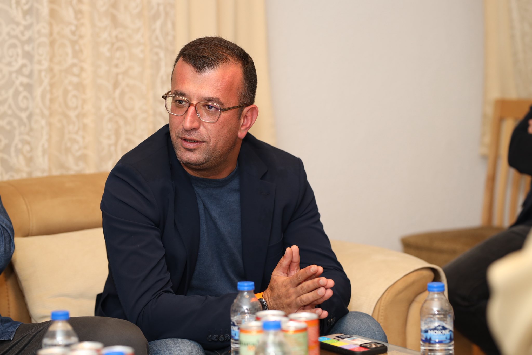 Debati brenda LDK-së: A duhet Abdixhiku të vazhdojë si kryetar deri në kuvendin e radhës?