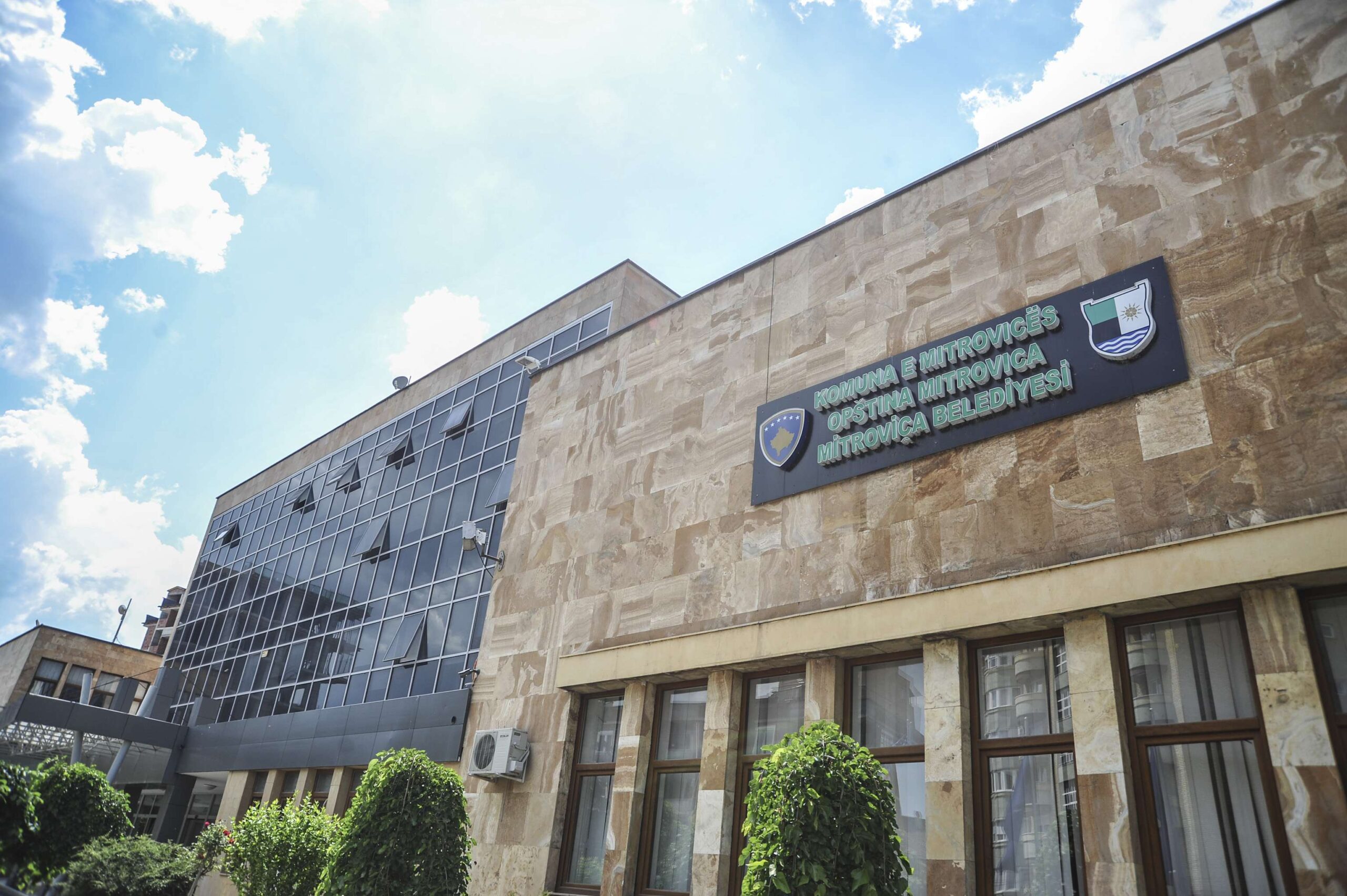 Dy kompani në Mitrovicë përjashtohen për falsifikim dokumentesh në tender