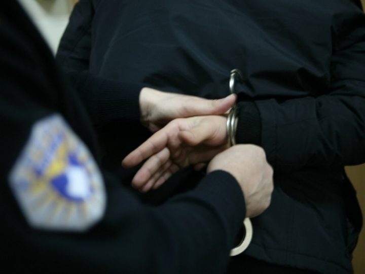 Arrestohet i dyshuari për vrasje në tentativë në Skenderaj pas arratisë
