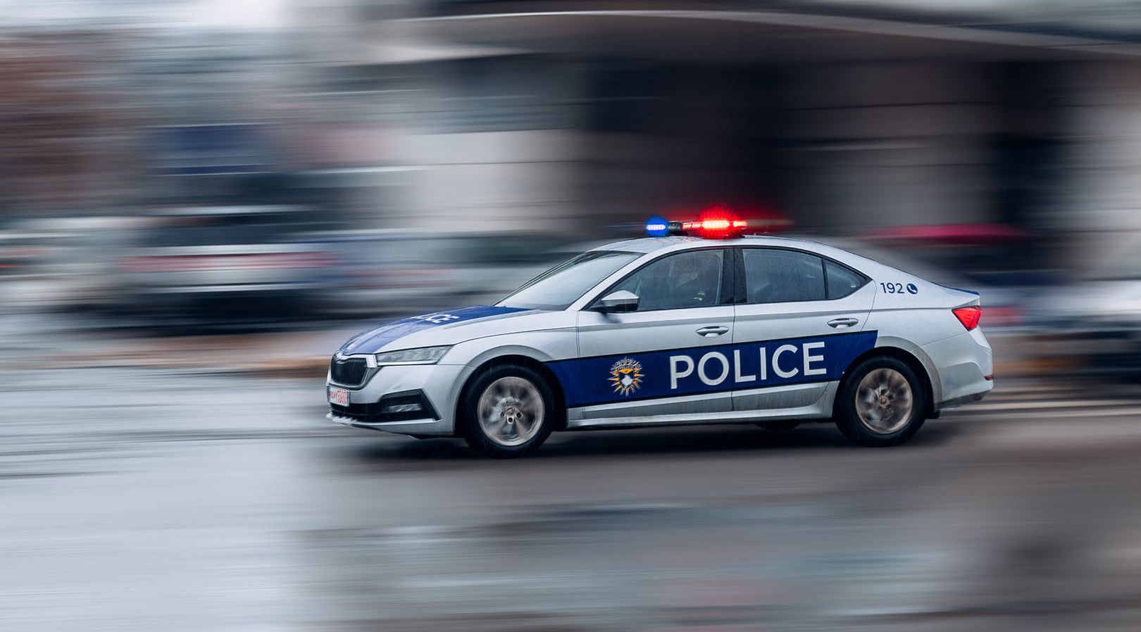 Përleshje në kafiteri në Gjakovë përfundon me arrestime dhe lëndime trupore