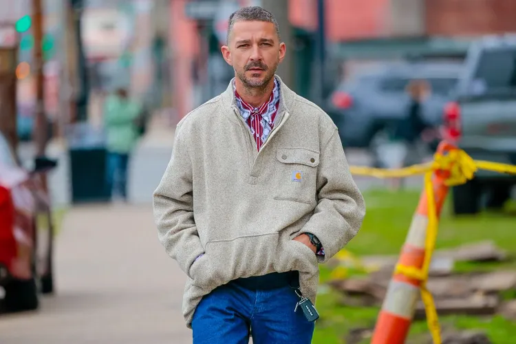 Shia LaBeouf është akuzuar zyrtarisht me tri akuza për dhunë fizike nga Zyra e Prokurorit të Distriktit të Orleans Parish.