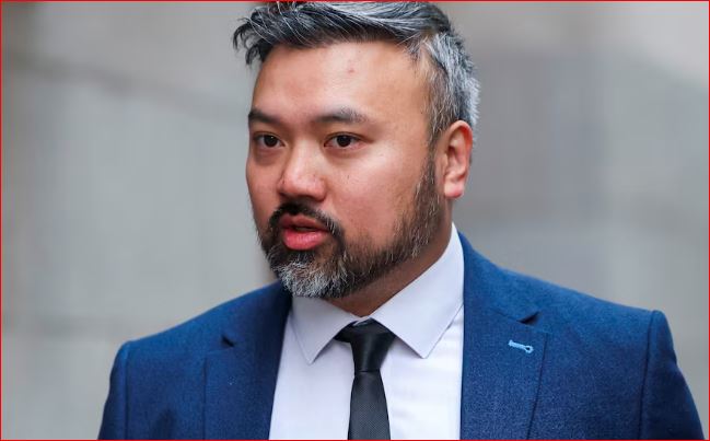 Dy spiunë kinezë, përfshirë një oficer britanik të imigracionit, u dënuan me burg për spiunazh ndaj disidentëve pro-demokracisë në Britani.